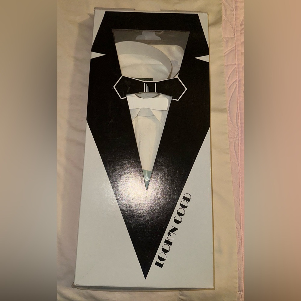 Men’s tuxedo shirt in box